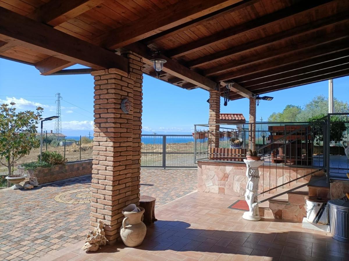 La Taverna Di Angela Amendolara Exterior photo
